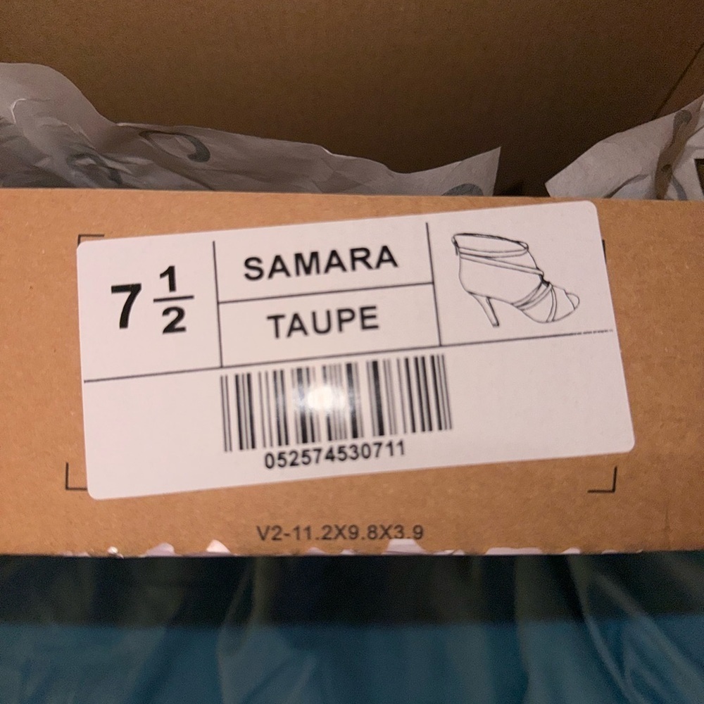 Journee Collection Tan Leather booties - Picture 5 of 5